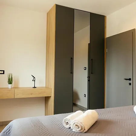 Amazing In Gornji Prolosac With Wifi Holiday home *