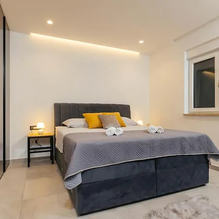 Amazing In Gornji Prolosac With Wifi Holiday home Gornji Prolozac
