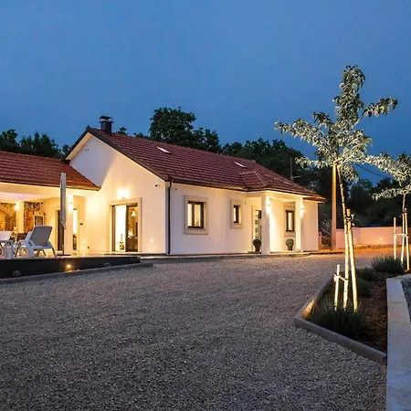 Amazing In Gornji Prolosac With Wifi Casa vacanze Gornji Prolozac