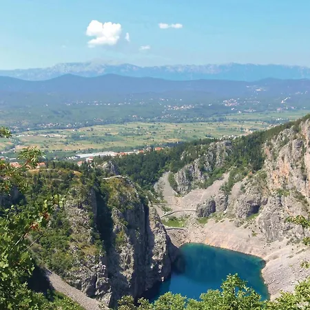 Amazing In Gornji Prolosac With Wifi Holiday home