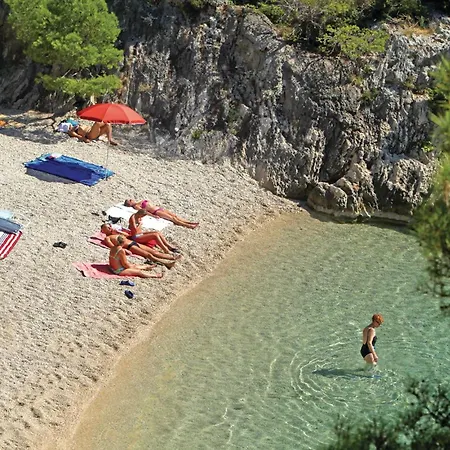 Amazing In Gornji Prolosac With Wifi